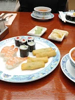 Sushi Frühlingsrollen Pekingsuppe